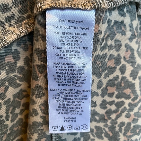 Vintage Calvin Klein Leopard button up - Picture 9 of 9